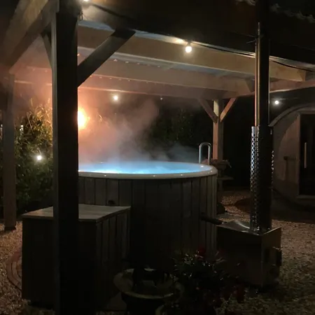 Hoeve Happiness - Ontbijt Inbegrepen - Wellness Aanwezig Couette-café