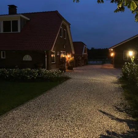 Hoeve Happiness - Ontbijt Inbegrepen - Wellness Aanwezig Bed and breakfast