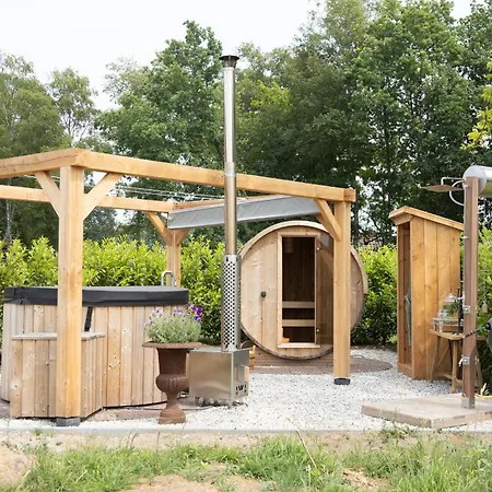 Hoeve Happiness - Ontbijt Inbegrepen - Wellness Aanwezig Bed and breakfast