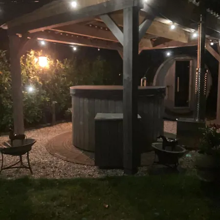 Bed and breakfast Hoeve Happiness - Ontbijt Inbegrepen - Wellness Aanwezig 4*